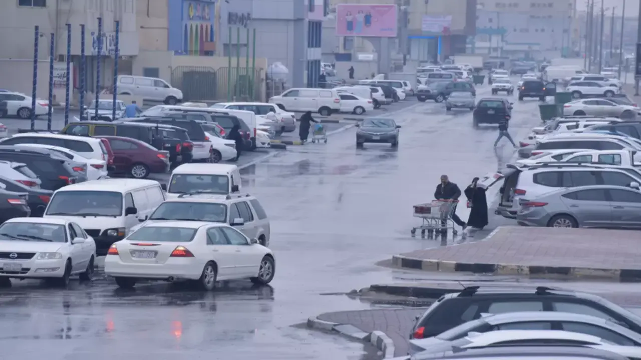 عاصفة رعدية مستمرة 16 ساعة في الشرقية تُزعج الحركة وتحذر الأرصاد من مخاطر الطرق